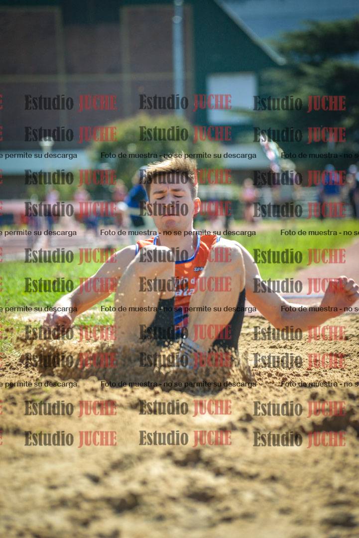 Fotos del salto en largo de varones