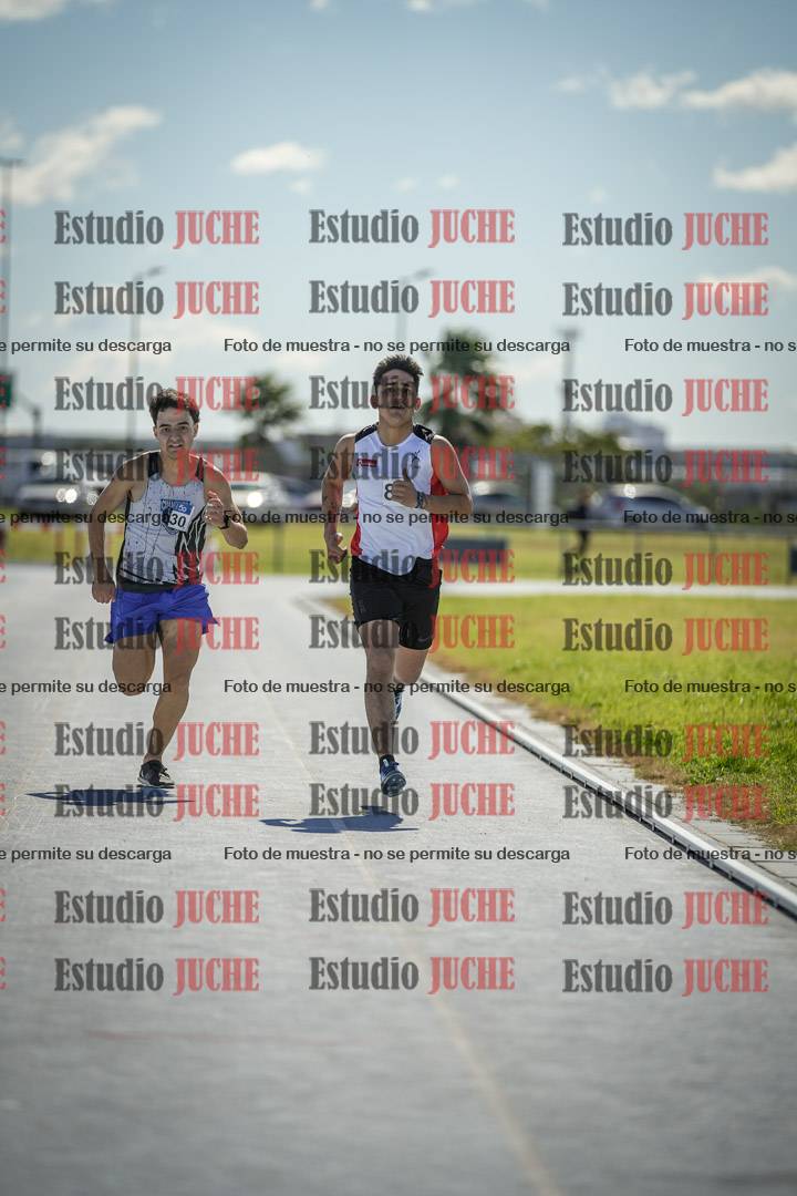 Fotos de los 800 m llanos de varones