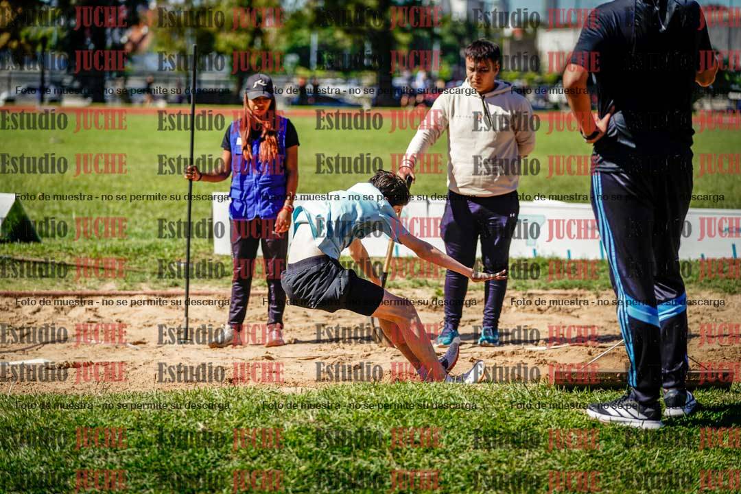 Fotos del salto en largo de varones