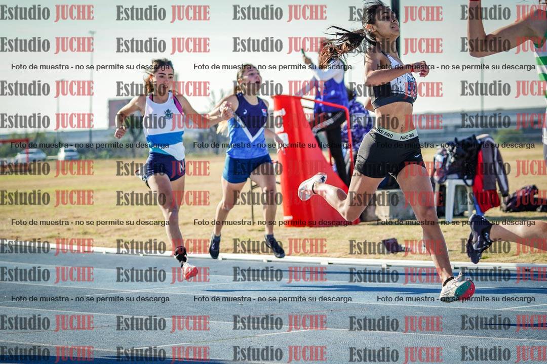 Fotos de los 100 m llanos de mujeres - FINAL U18