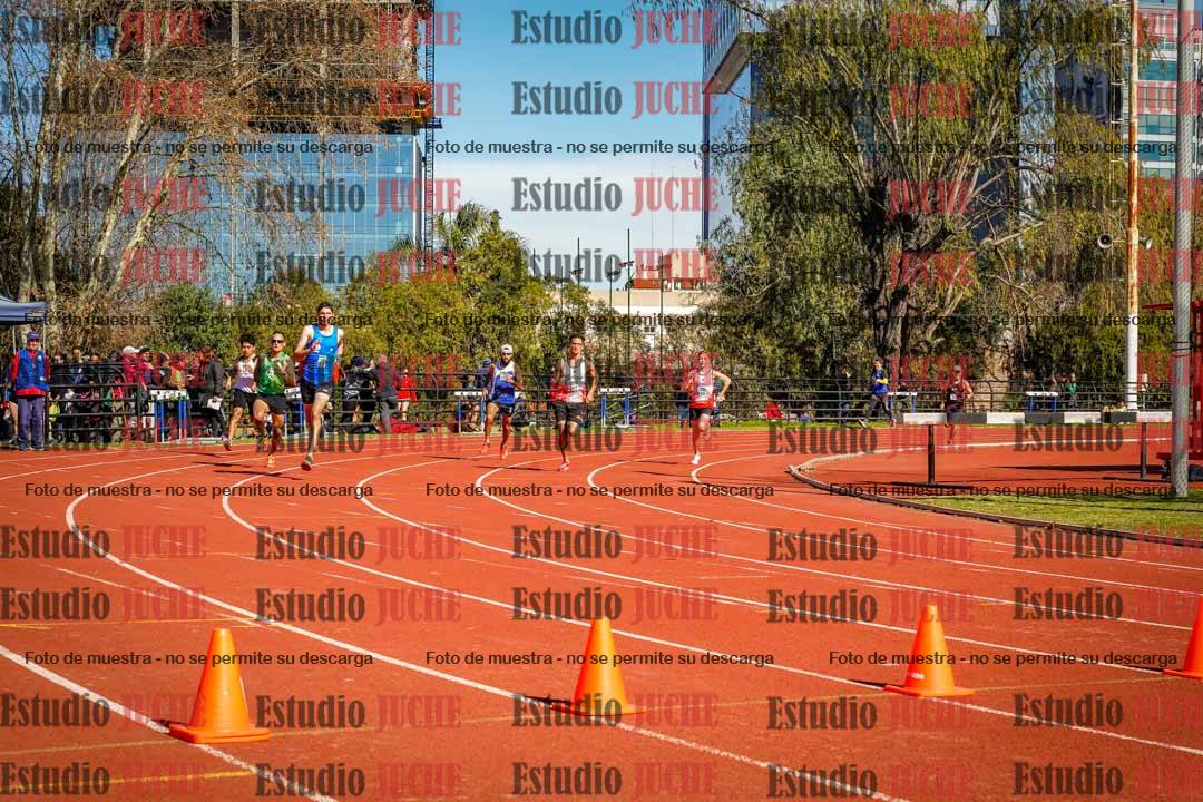 Fotos de los 800 m llanos de varones