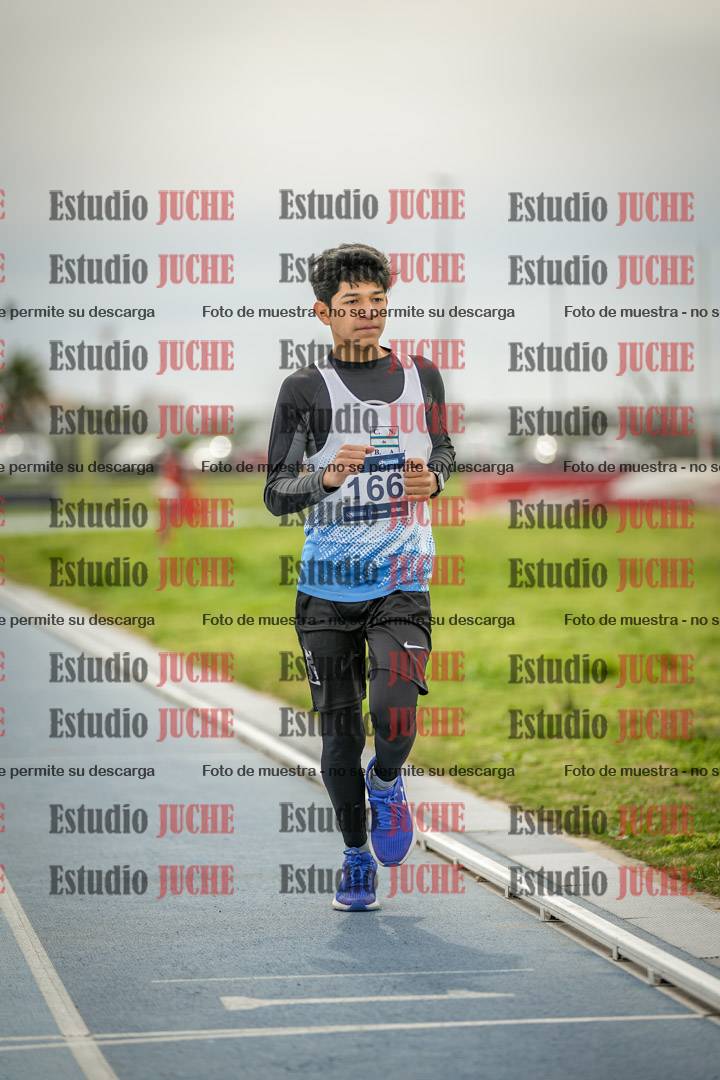 Fotos de los 800 m llanos de varones - U17