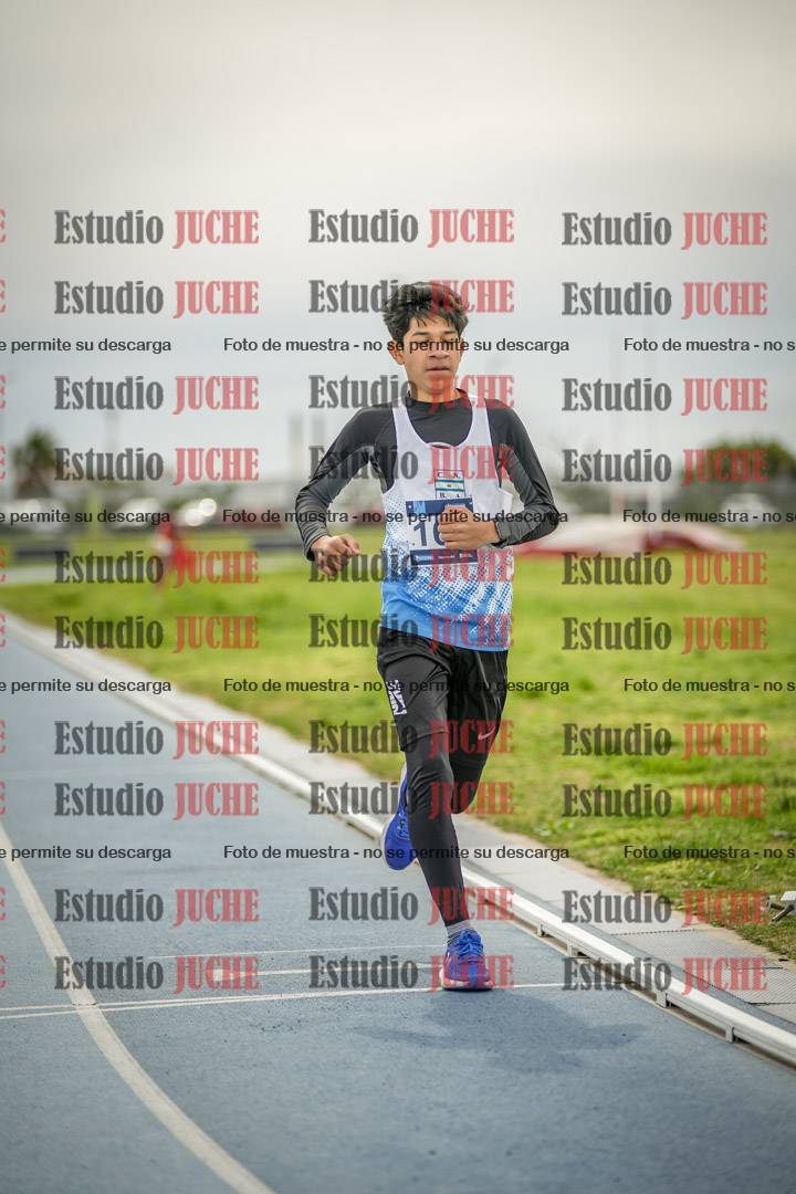 Fotos de los 800 m llanos de varones - U17