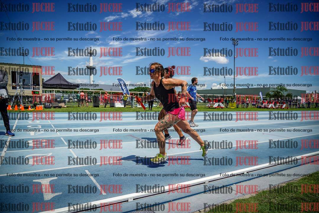 Fotos durante el transcurso de los relevos 20' para running teams - serie 1