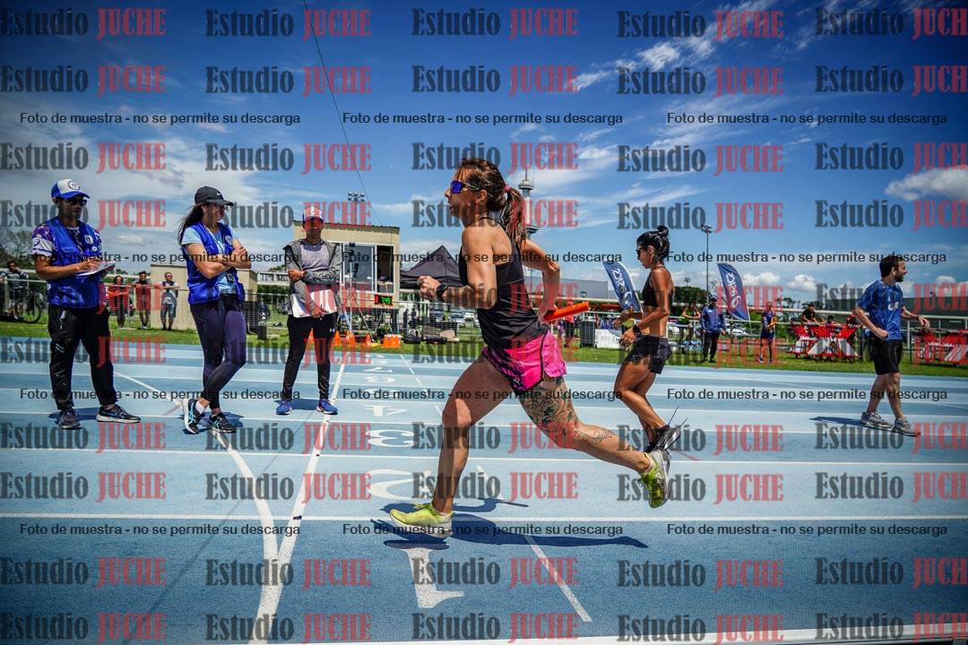 Fotos durante el transcurso de los relevos 20' para running teams - serie 1