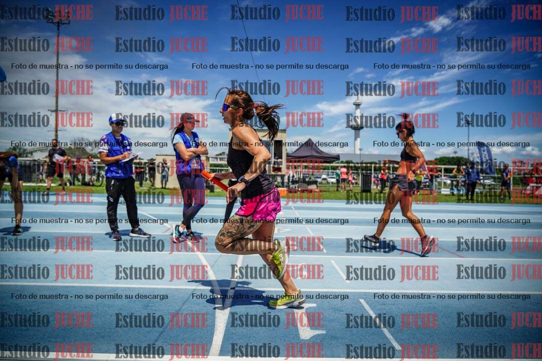 Fotos durante el transcurso de los relevos 20' para running teams - serie 1