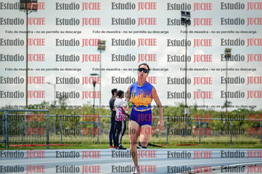 Fotos durante el transcurso de los relevos 20' para running teams - serie 1