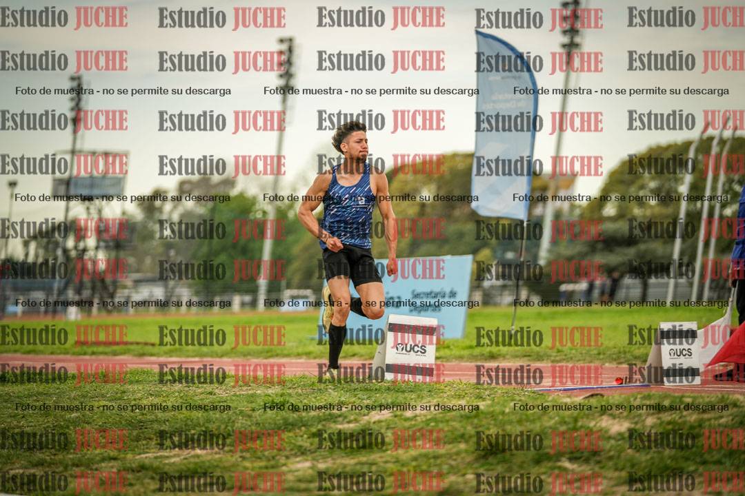 Fotos del salto en largo de varones