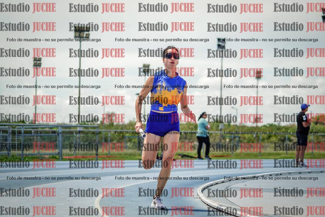 Fotos durante el transcurso de los relevos 20' para running teams - serie 1