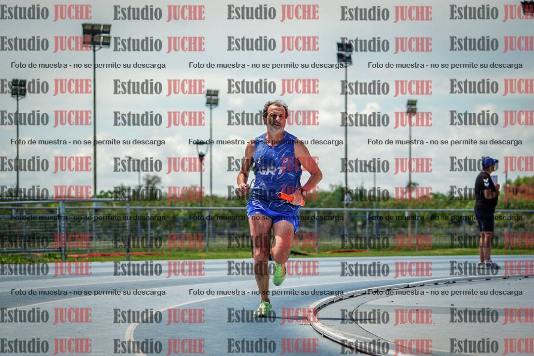 Fotos durante el transcurso de los relevos 20' para running teams - serie 1