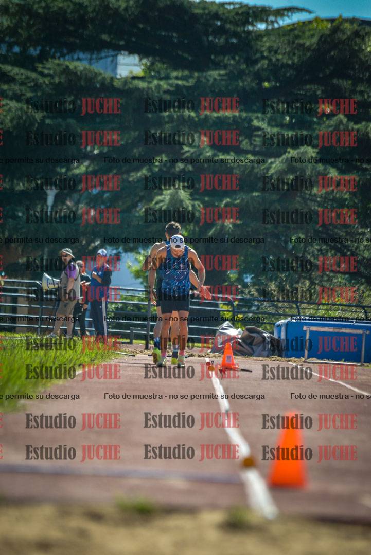 Fotos del salto en largo de varones