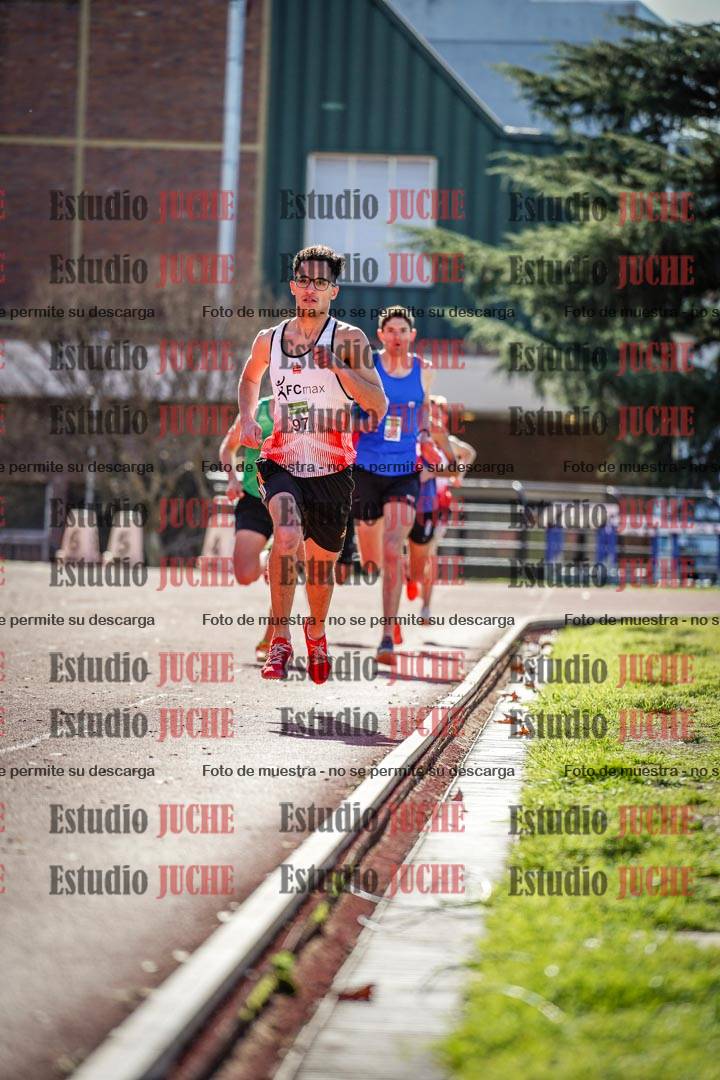 Fotos de los 800 m llanos de varones