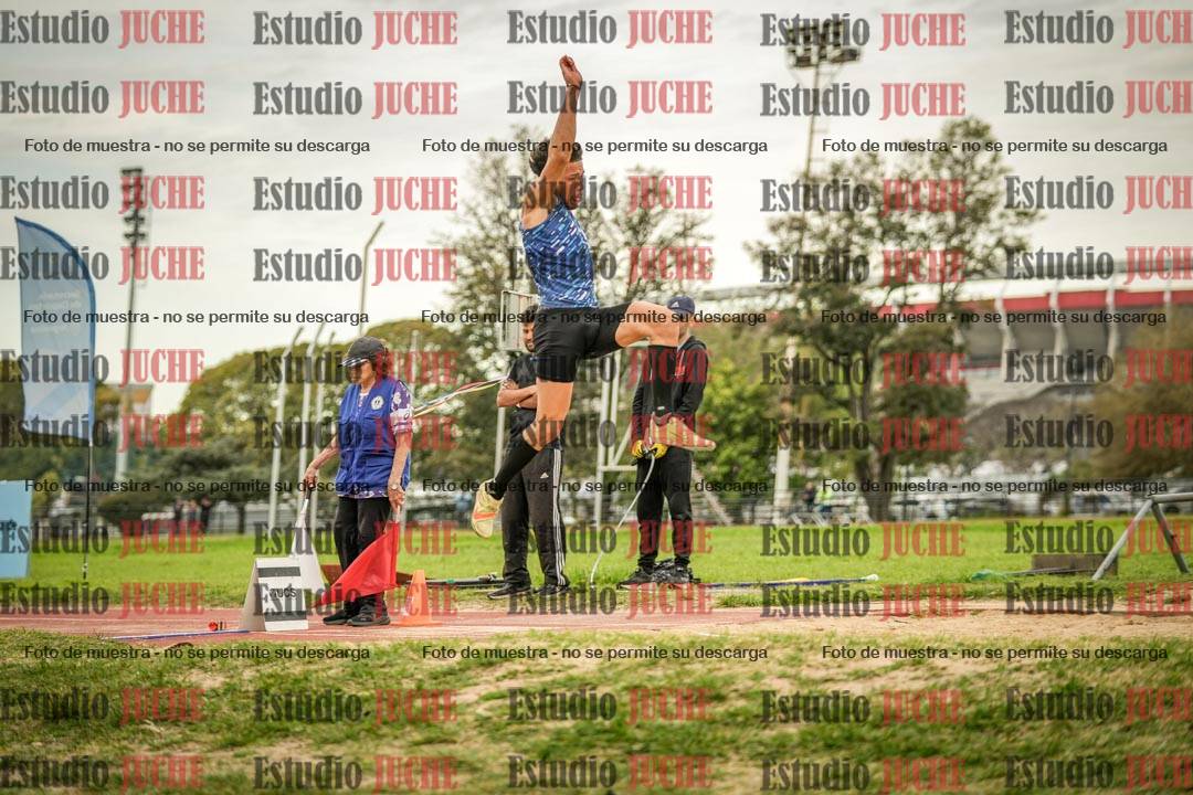 Fotos del salto en largo de varones