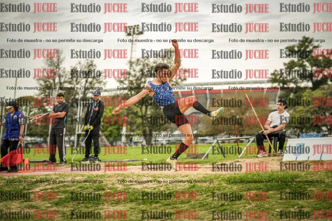 Fotos del salto en largo de varones