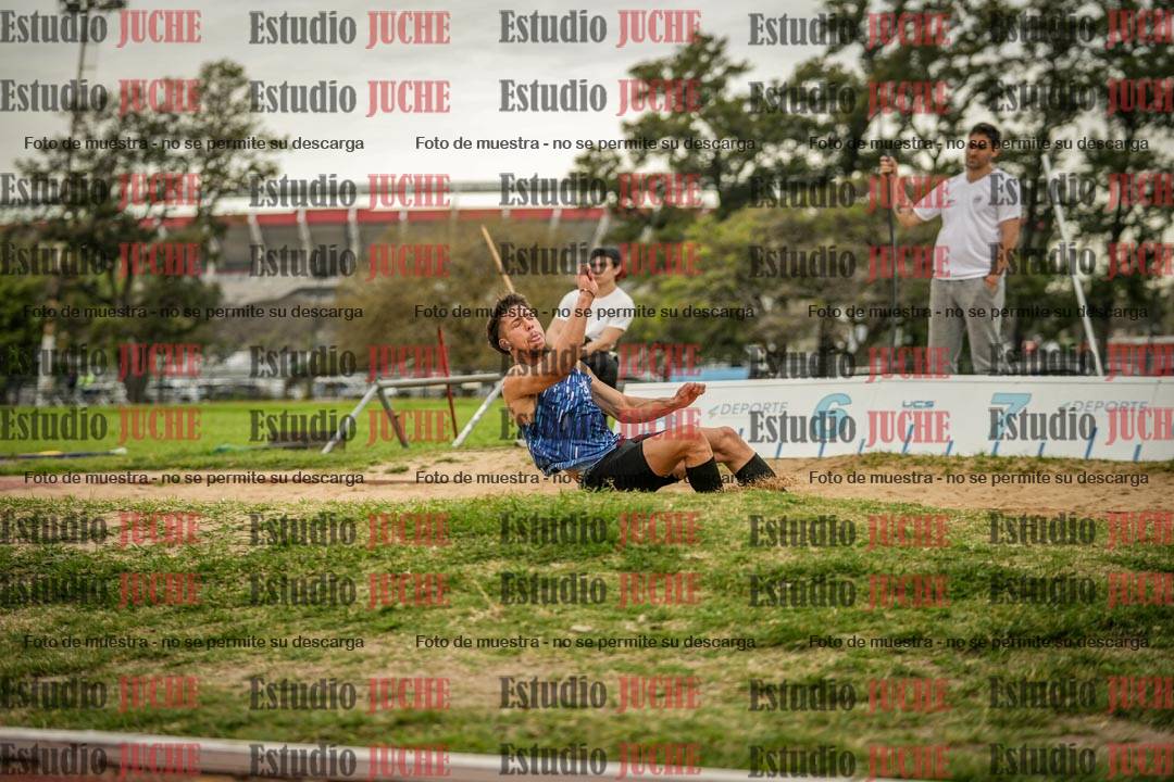 Fotos del salto en largo de varones