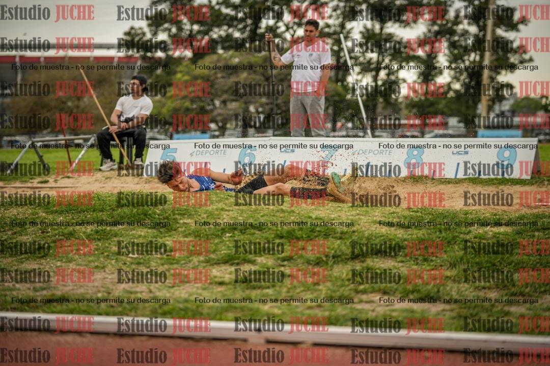 Fotos del salto en largo de varones