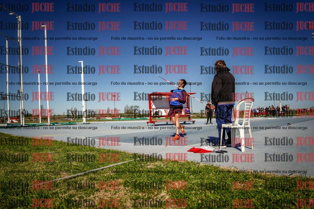 Fotos del lanzamiento de jabalina de mujeres y varones - U15