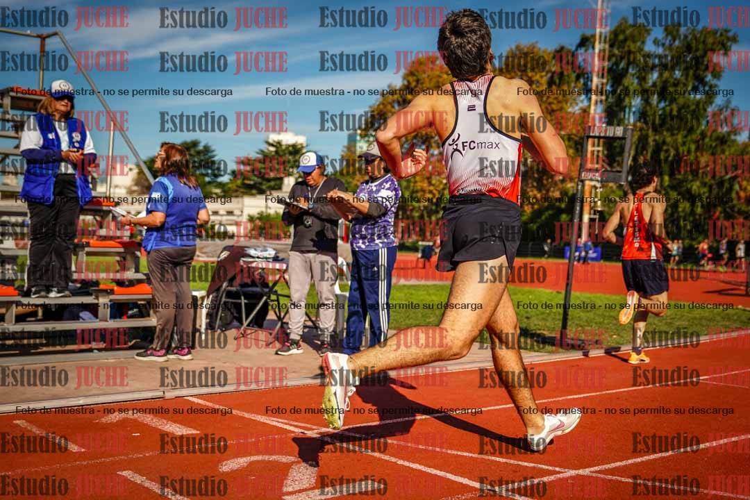 Fotos de los 800 m llanos de varones