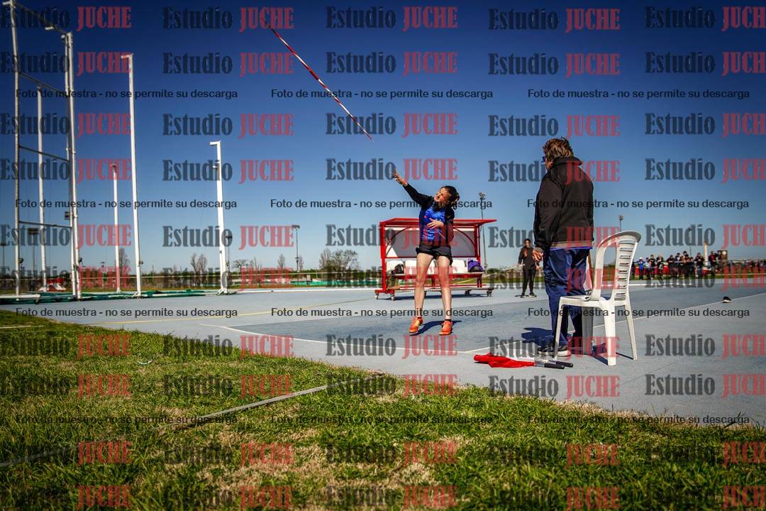 Fotos del lanzamiento de jabalina de mujeres y varones - U15