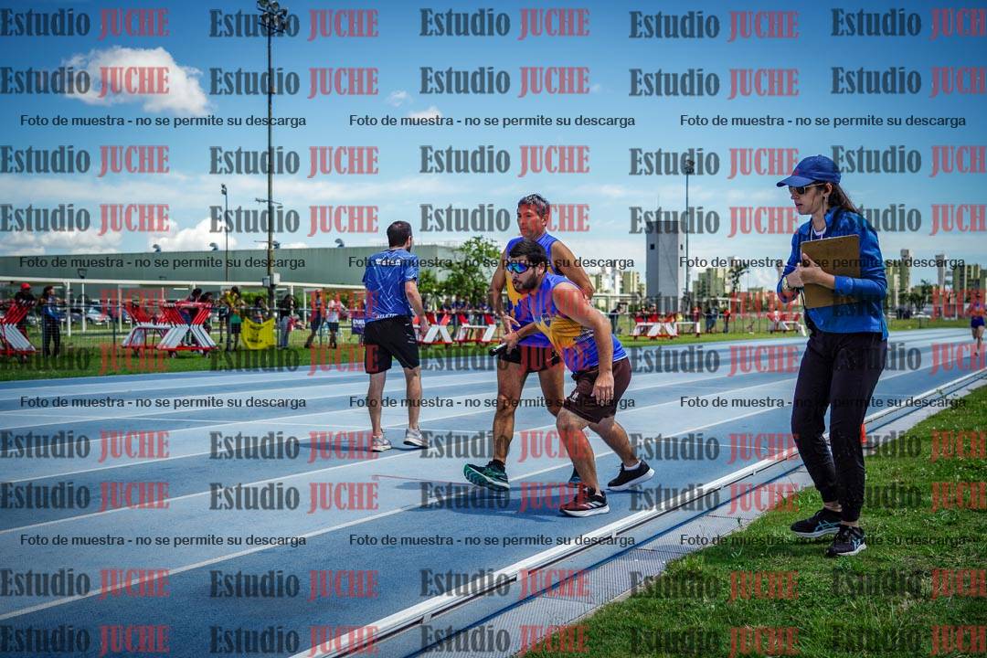 Fotos durante el transcurso de los relevos 20' para running teams - serie 1