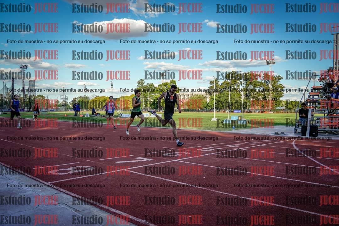 Fotos de los 400 m llanos de varones