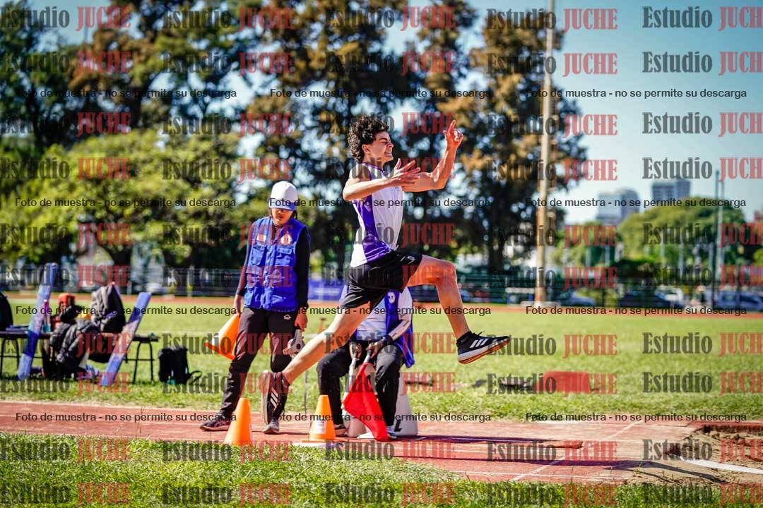 Fotos del salto en largo de varones