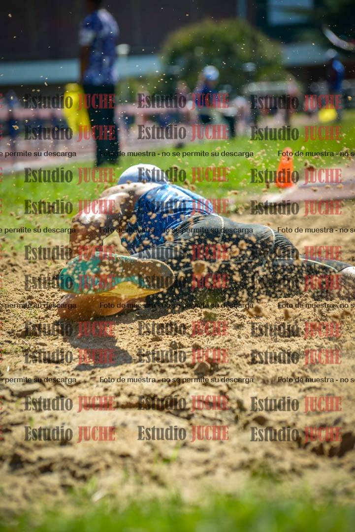 Fotos del salto en largo de varones