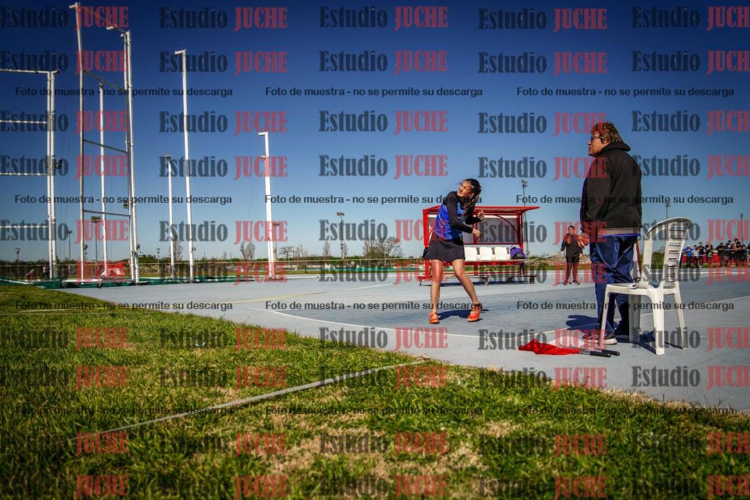 Fotos del lanzamiento de jabalina de mujeres y varones - U15