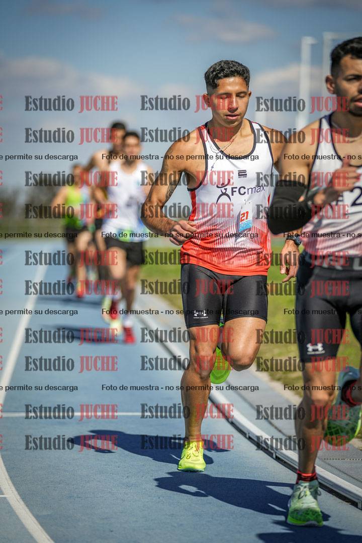 Fotos de los 5000 m llanos de mujeres y varones