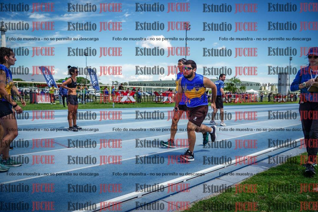 Fotos durante el transcurso de los relevos 20' para running teams - serie 1