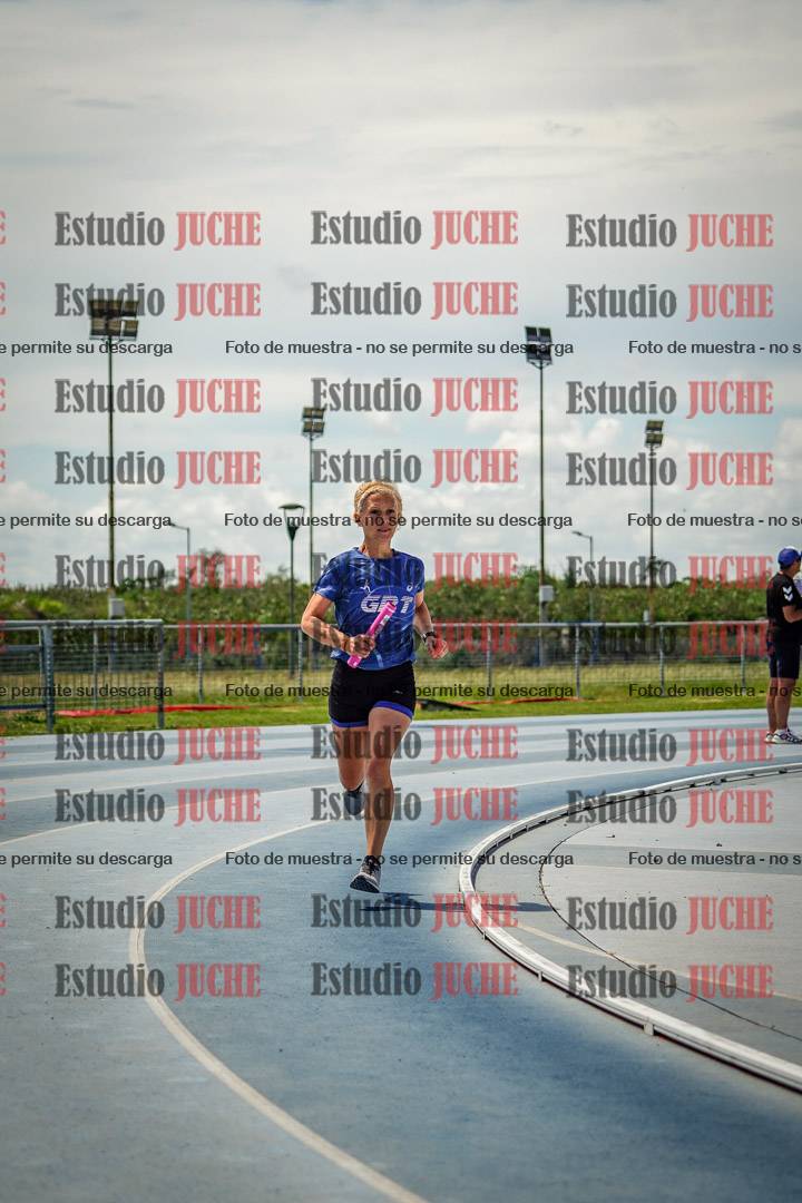 Fotos durante el transcurso de los relevos 20' para running teams - serie 1
