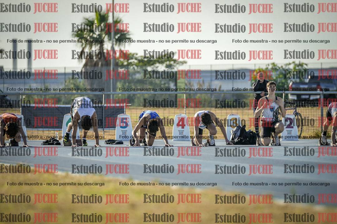 Fotos de los 100 m llanos de varones - FINAL U18