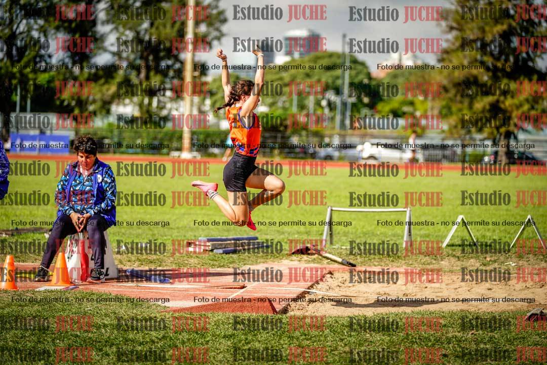 Fotos del salto en largo de mujeres