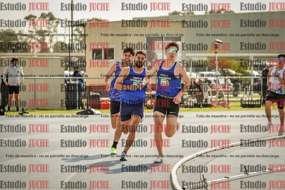 Fotos de los 800 m llanos de varones