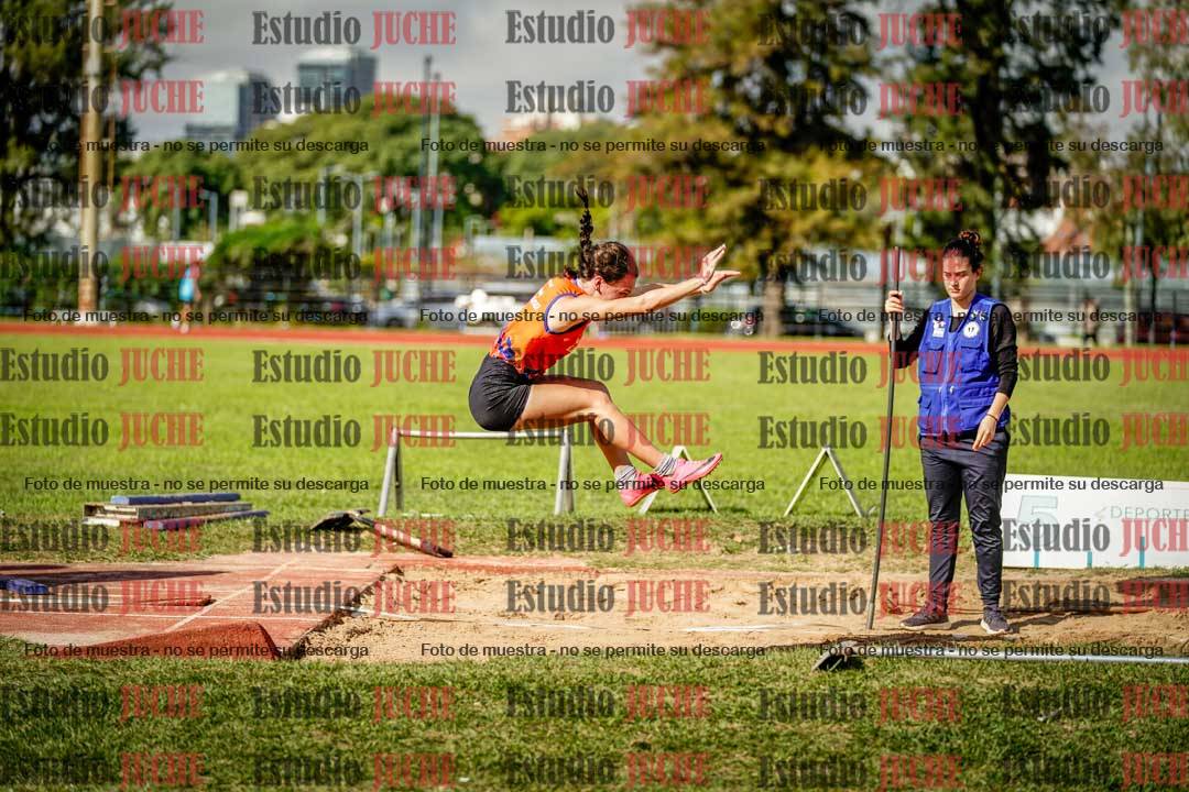 Fotos del salto en largo de mujeres
