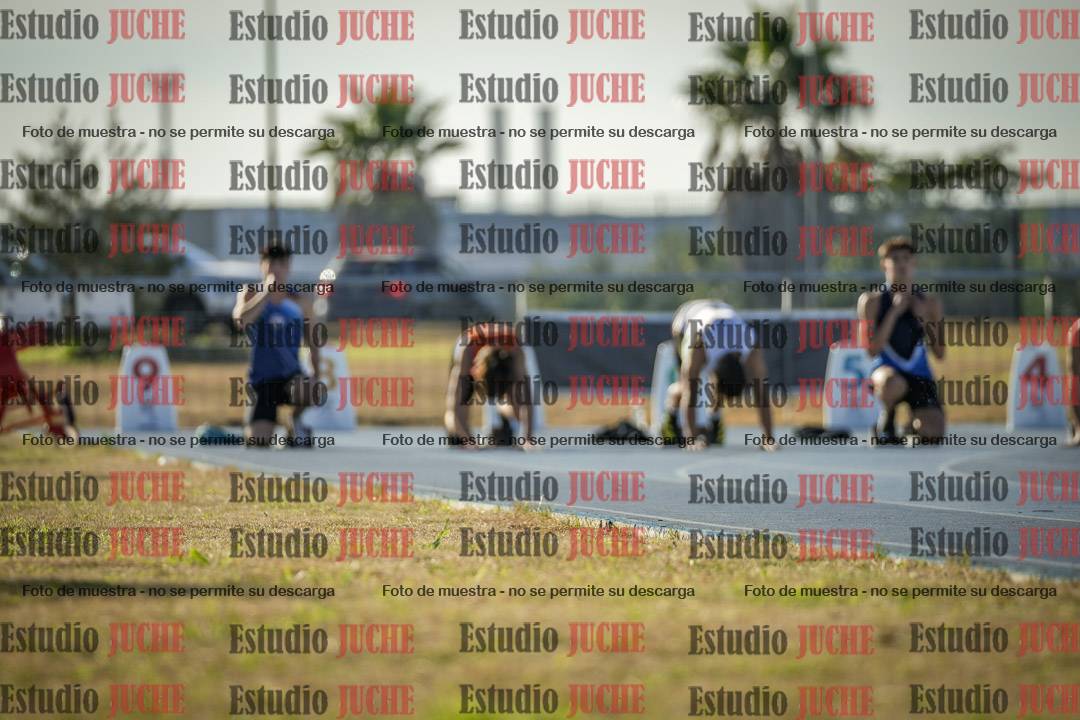 Fotos de los 100 m llanos de varones - FINAL U18