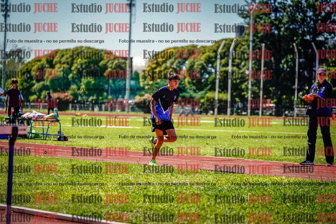 Fotos del salto en largo de varones