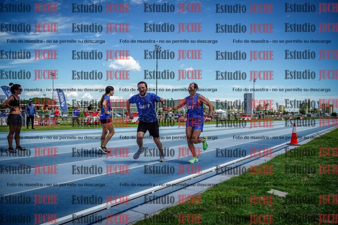 Fotos durante el transcurso de los relevos 20' para running teams - serie 1