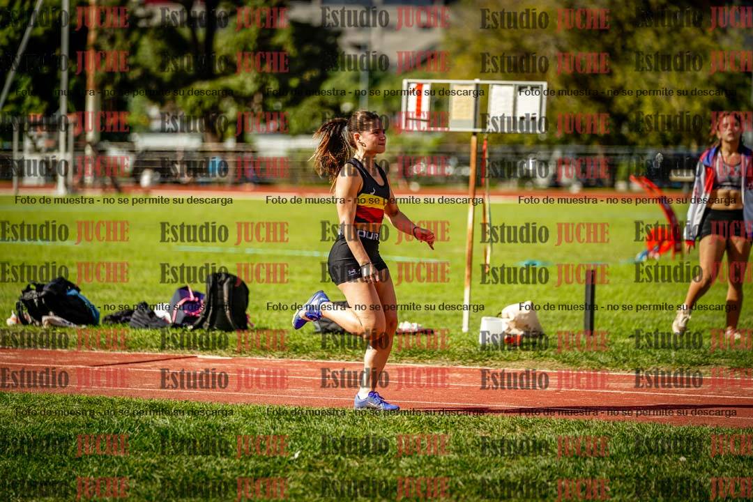 Fotos del salto en largo de mujeres