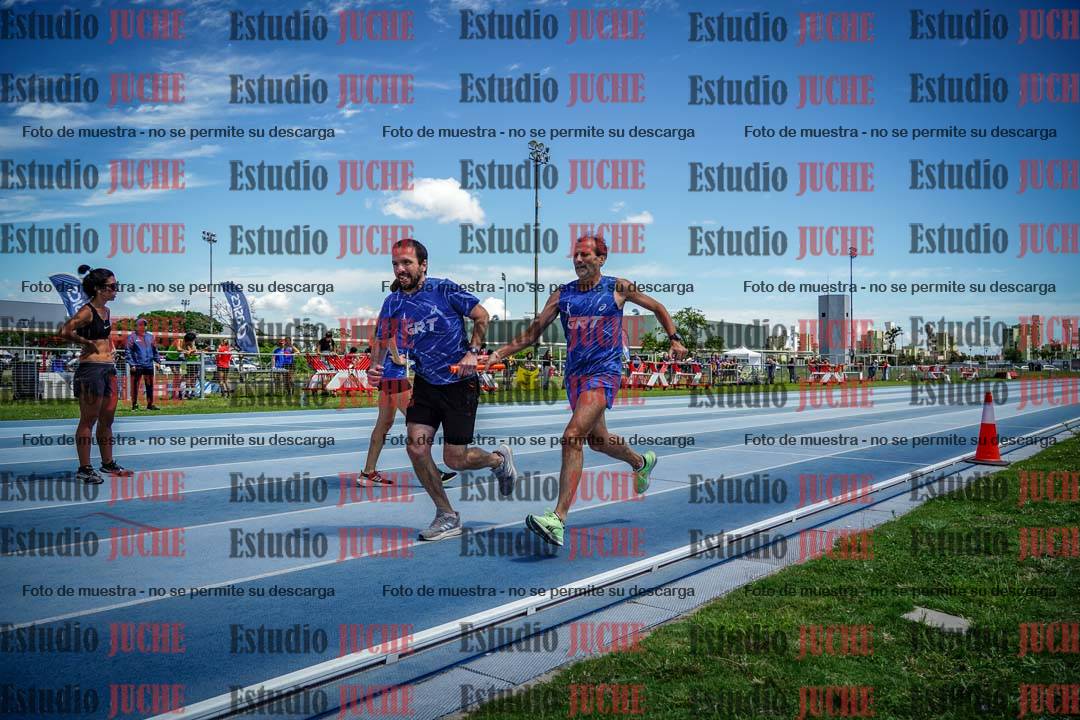 Fotos durante el transcurso de los relevos 20' para running teams - serie 1