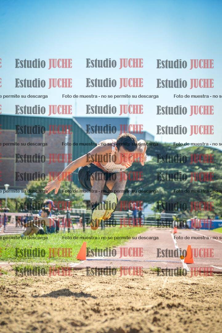 Fotos del salto en largo de varones