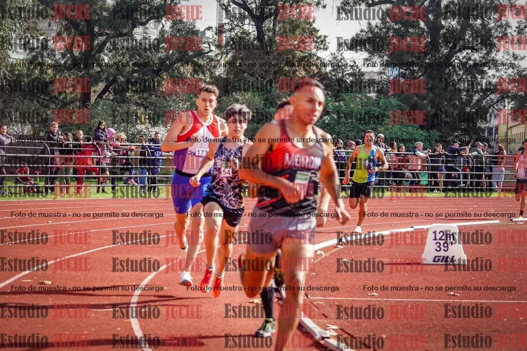 Fotos de los 800 m llanos de varones