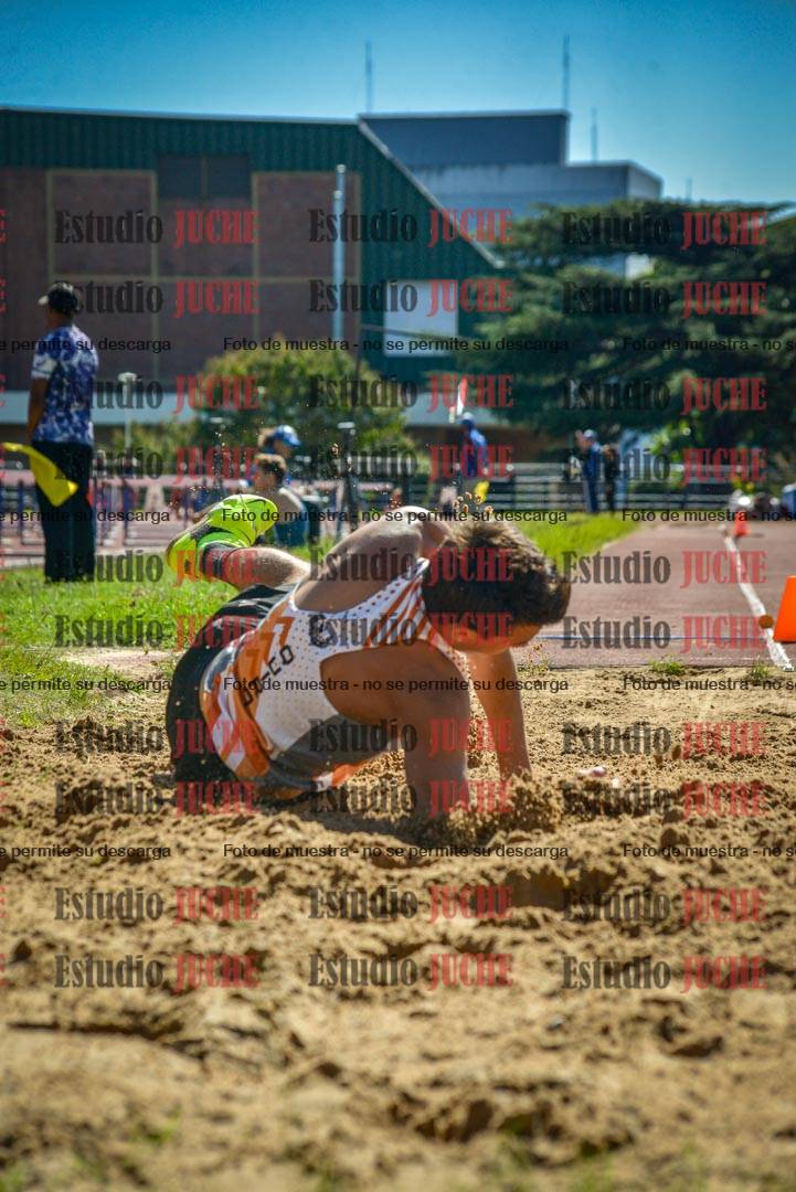 Fotos del salto en largo de varones