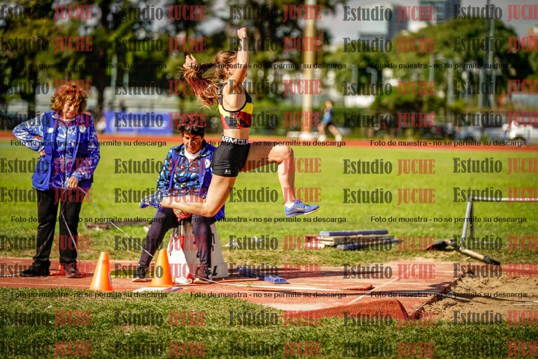 Fotos del salto en largo de mujeres