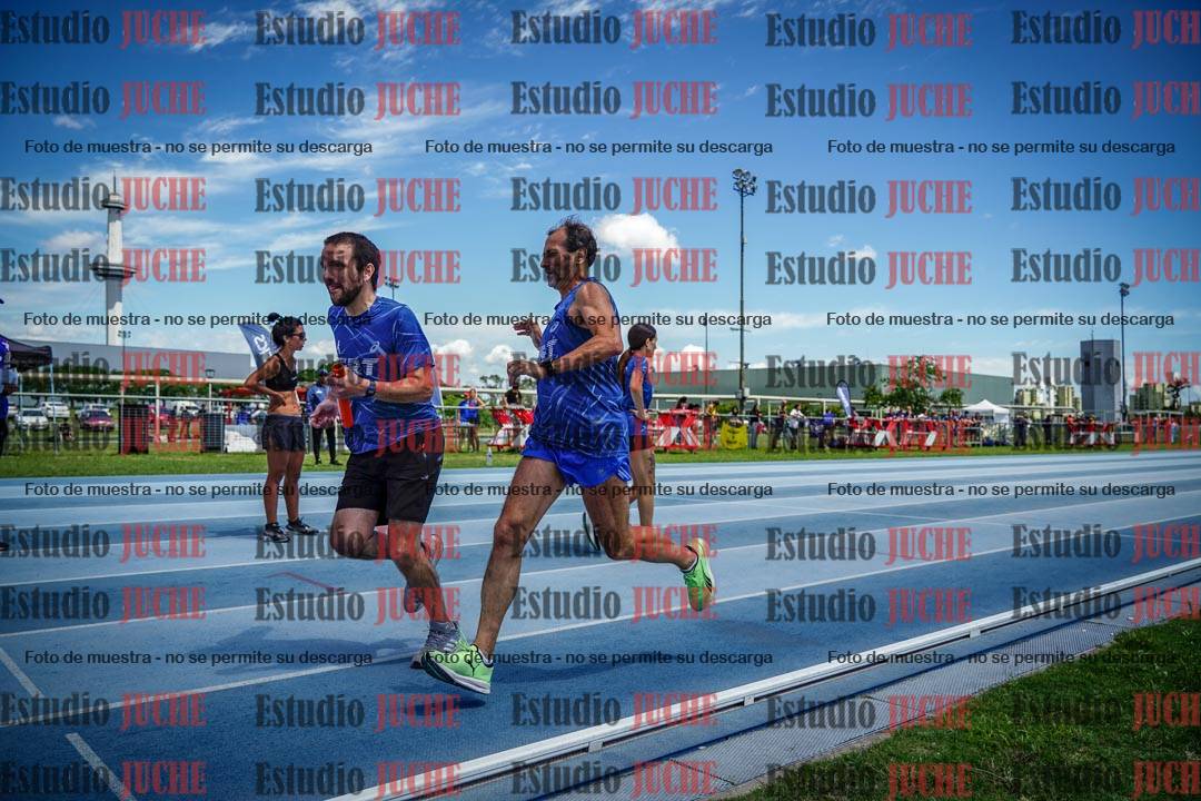 Fotos durante el transcurso de los relevos 20' para running teams - serie 1