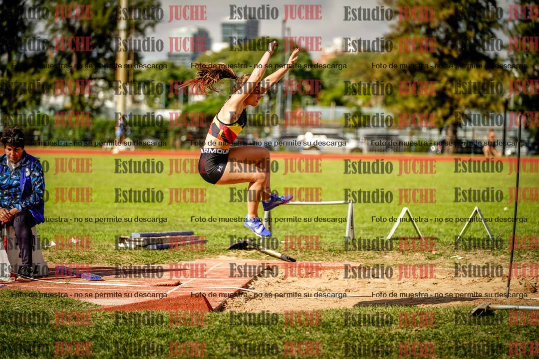 Fotos del salto en largo de mujeres