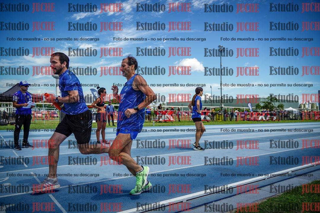 Fotos durante el transcurso de los relevos 20' para running teams - serie 1