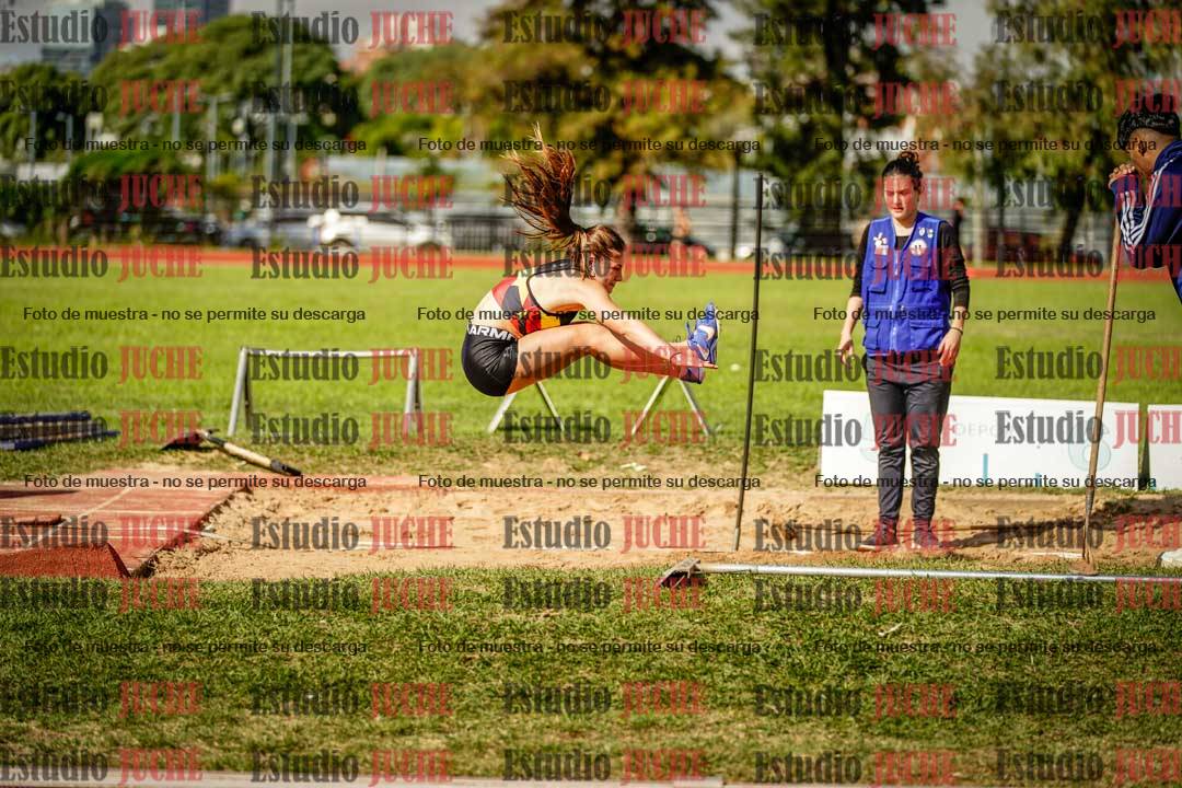 Fotos del salto en largo de mujeres