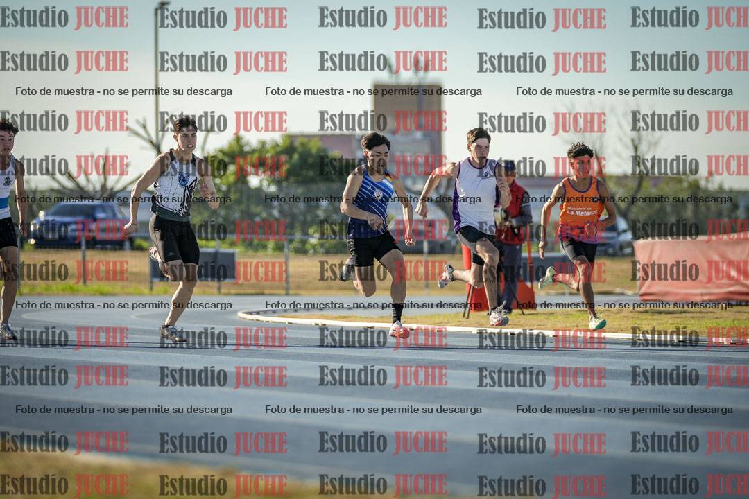 Fotos de los 100 m llanos de varones - FINAL U18