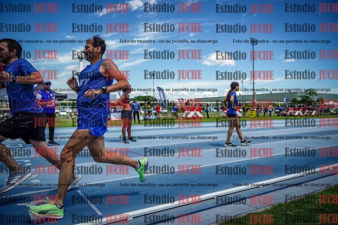 Fotos durante el transcurso de los relevos 20' para running teams - serie 1